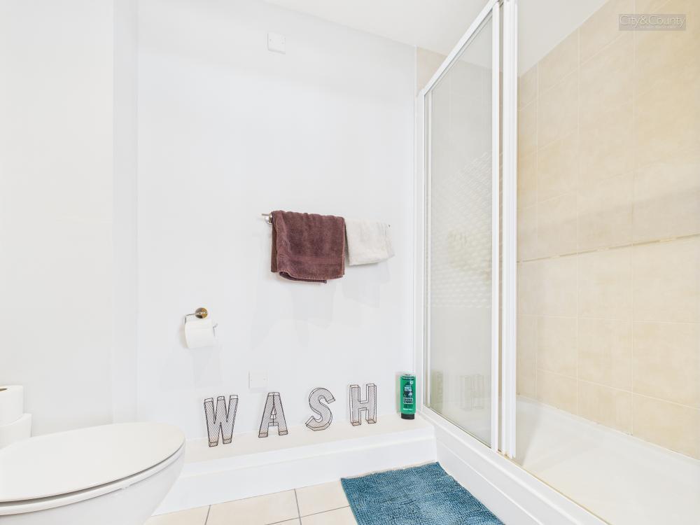 En-Suite To Master Bedroom