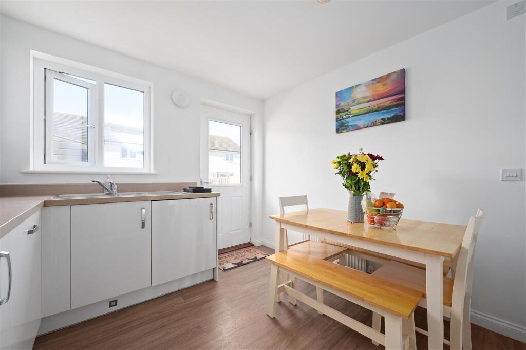 12 Russell Avenue 012.JPG