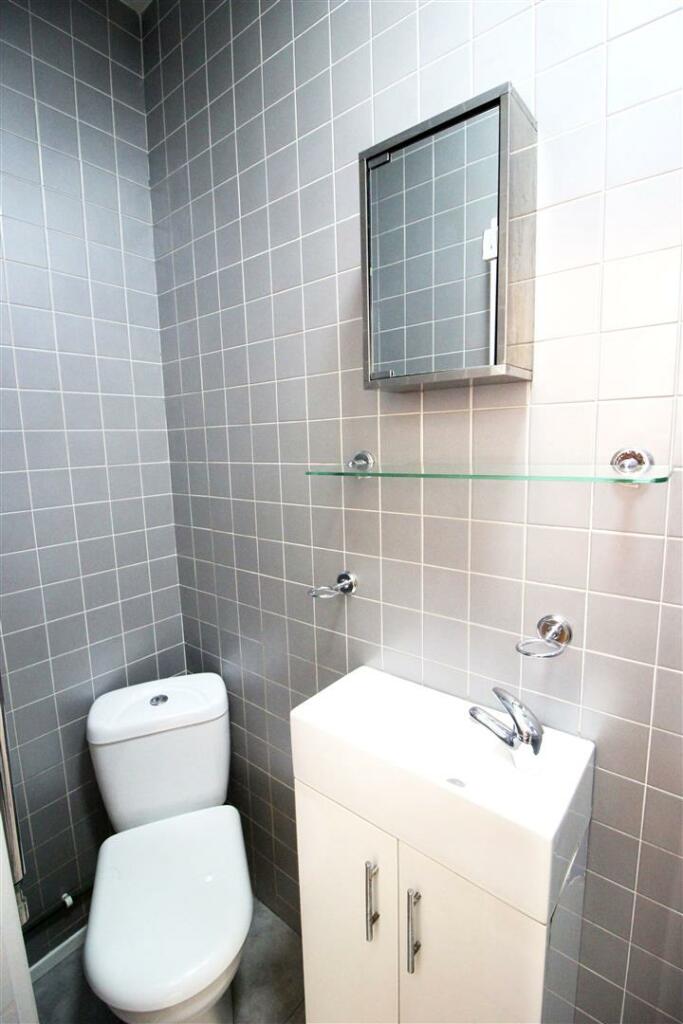 Ensuite Shower Room (Room 2)