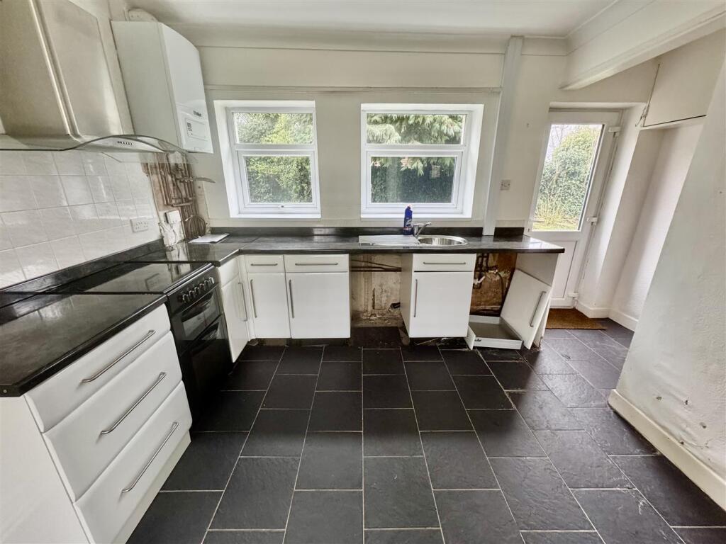 Kitchen/ Dining Room