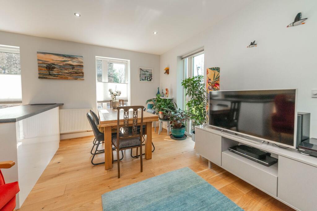 OPEN PLAN FITTED KITCHEN DINER SITTING ROOM
