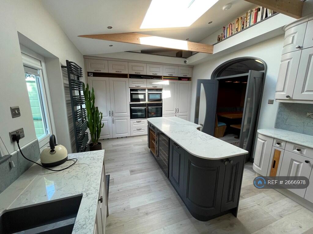 Kitchen (2/3) (Shared)