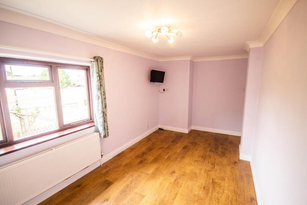 Bedroom photo - lettings one.jpg