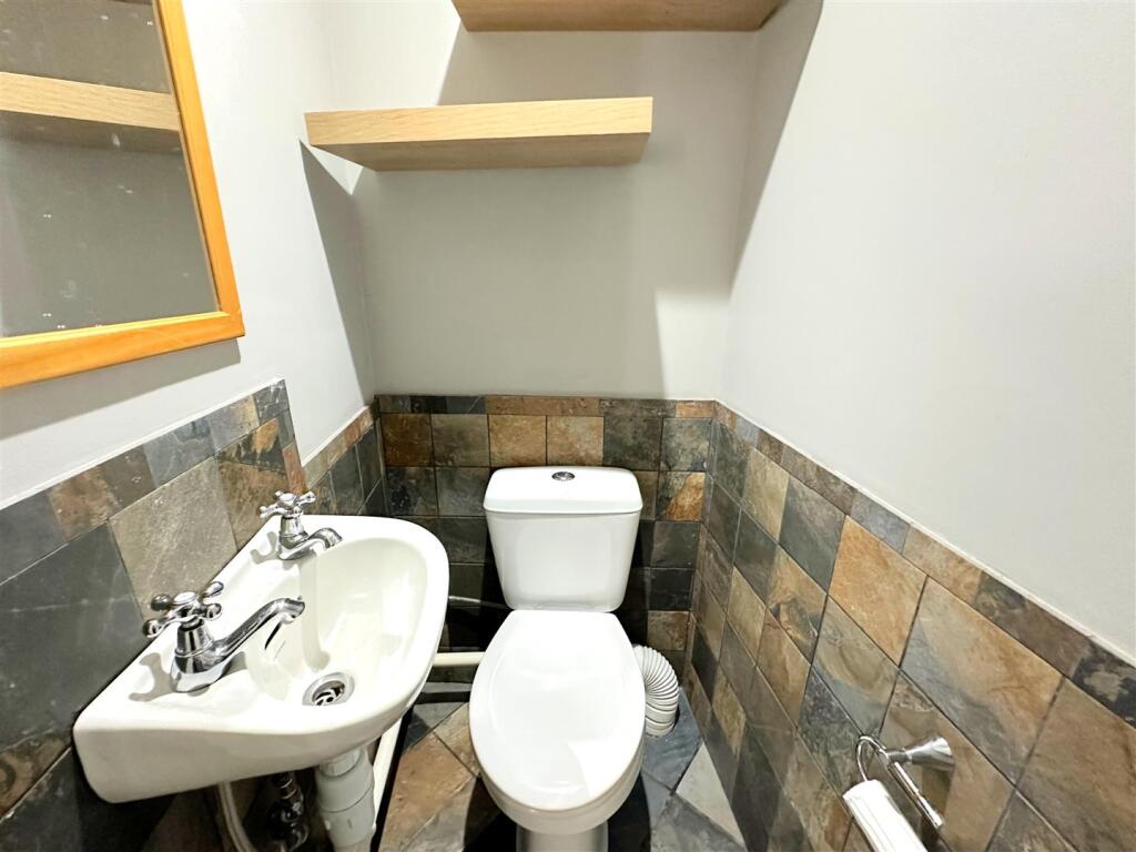 Cloakroom/WC