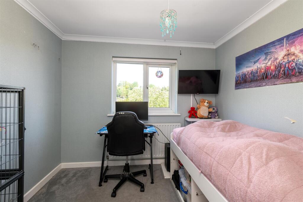 10 Birchfields bedroom3.jpg