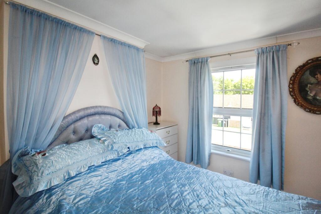 pbox-bedroom-294314.JPG