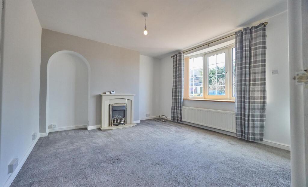 FRONT LOUNGE