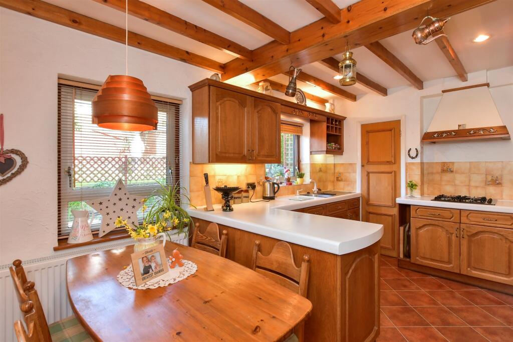 Kitchen/ Breakfast Room