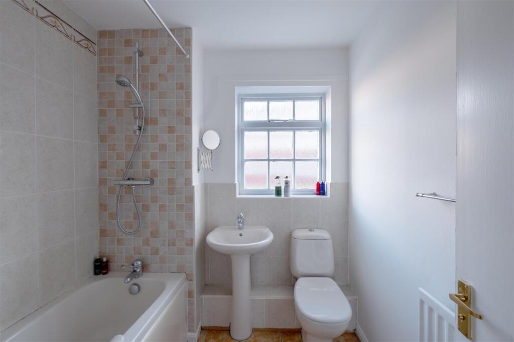 18 Dobson Cres HE-24.jpg