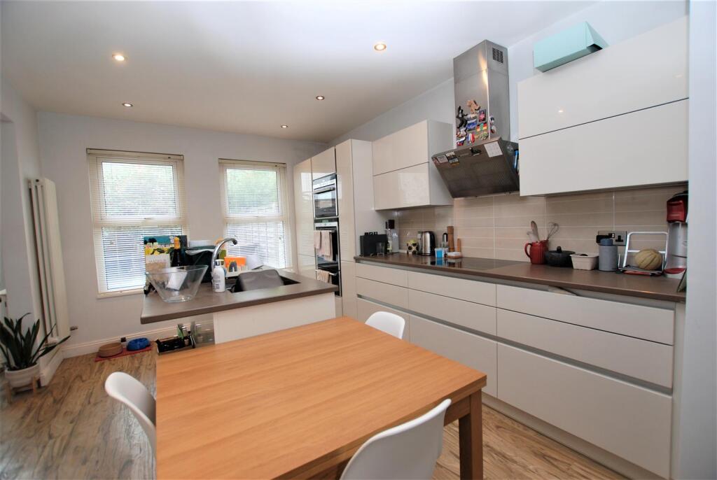 kitchen 3.jpg