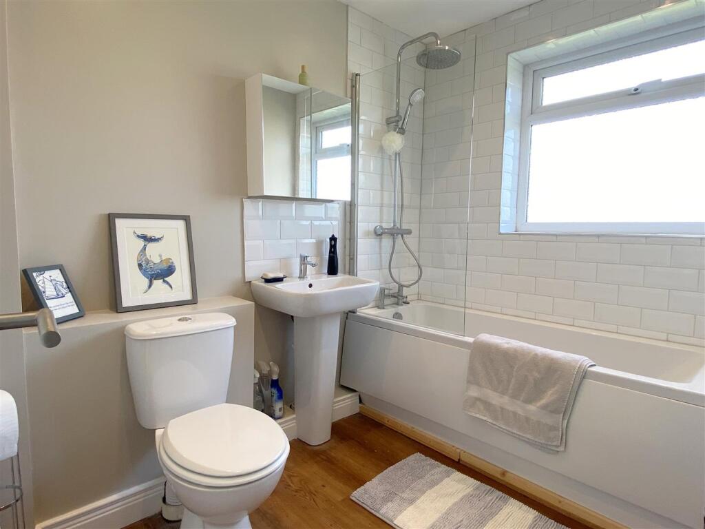 Bathroom 1.JPG
