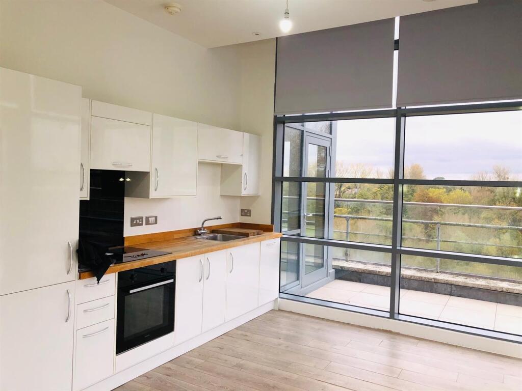 2 Bed two bath flat to rent in Harlow, Maxwellprop