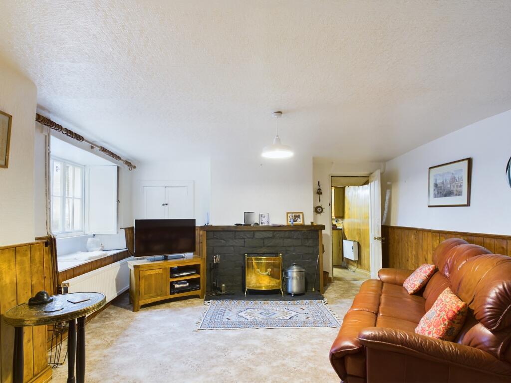 Living Room 1 T202508211023.jpg