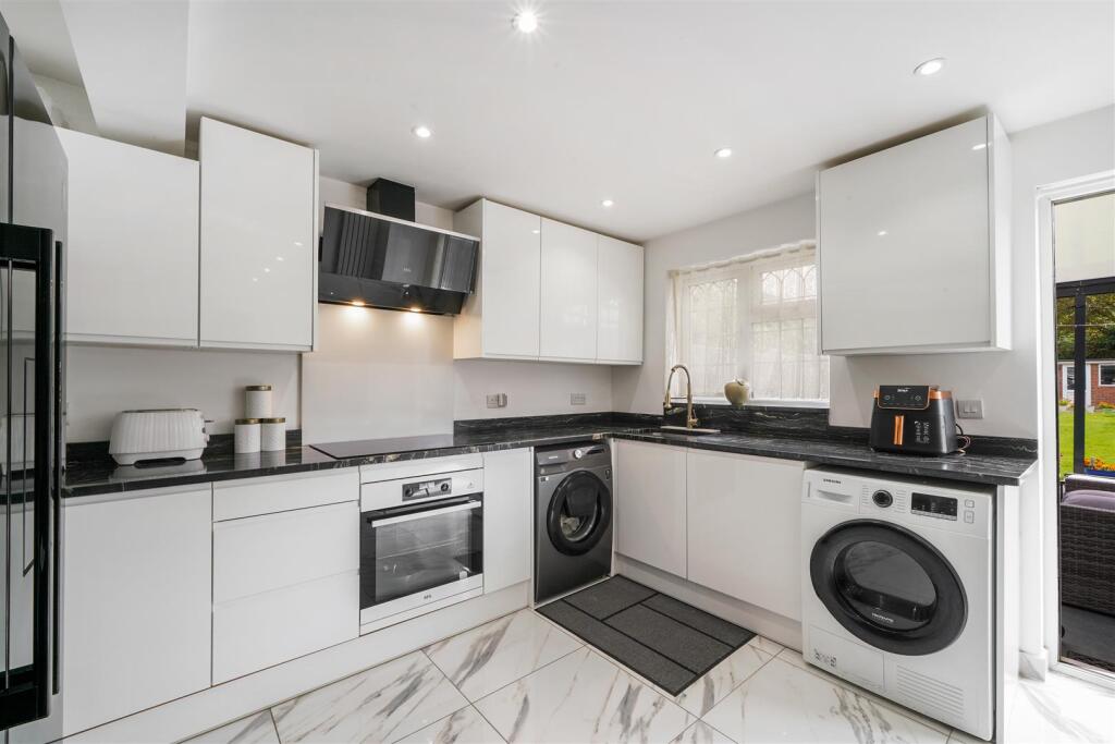 20 Robin Hood Way - cad1ONAYFMZBUHXznl46.jpg