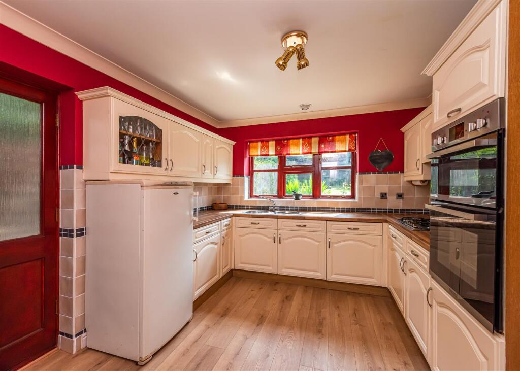 57 Penleigh Gardens-Kitchen.jpg