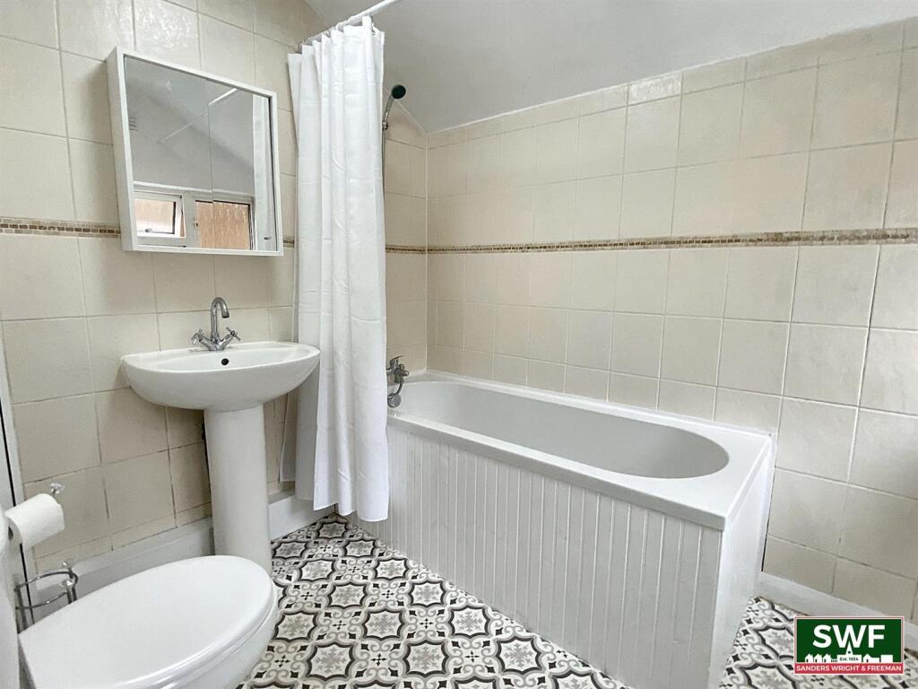 Bathroom1.jpg