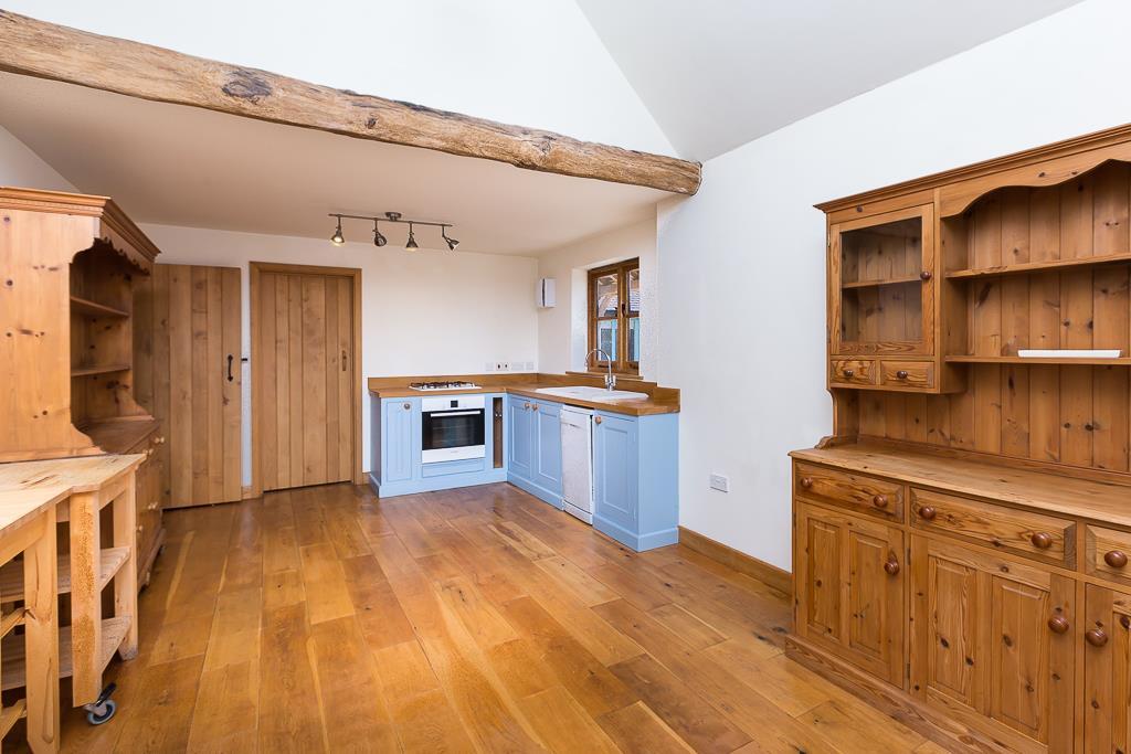 Kitchen dining.jpg