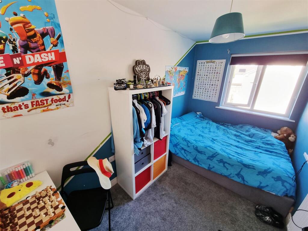 Bed 2.jpg