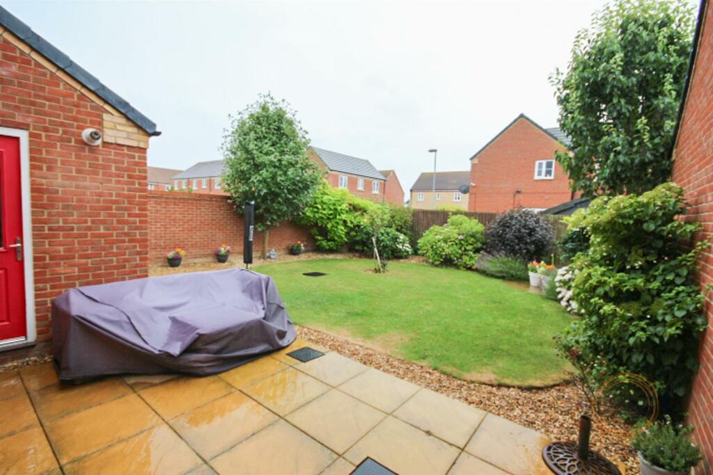 18 derwent way -24.jpg