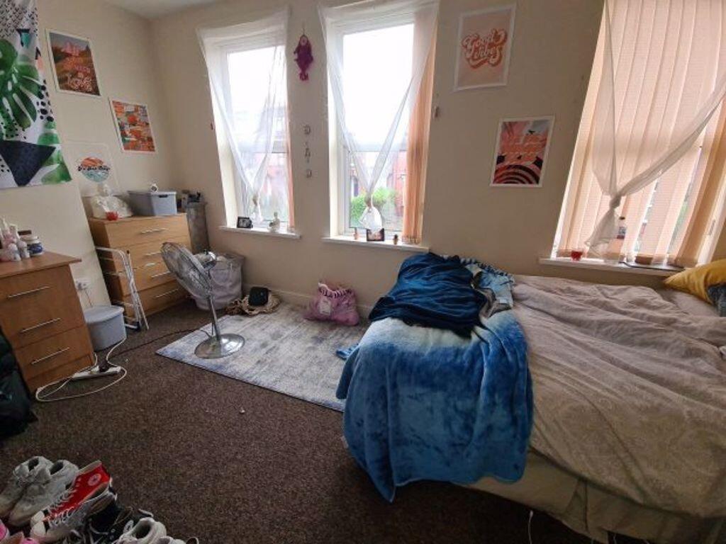 Cosy single bedroom with two tall windows letti...