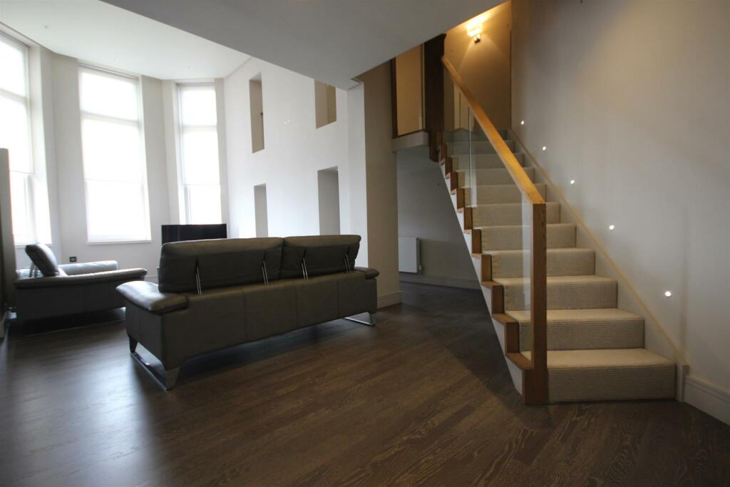 Lounge.JPG