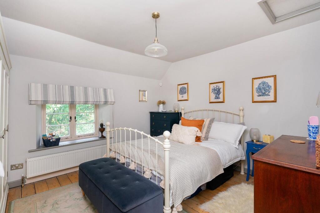 0N2CKN - Bedroom B.jpg