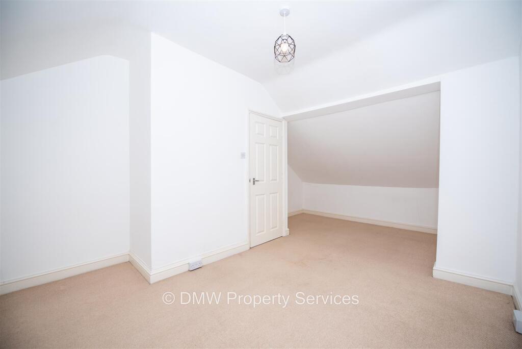 SECOND FLOOR MASTER BEDROOM