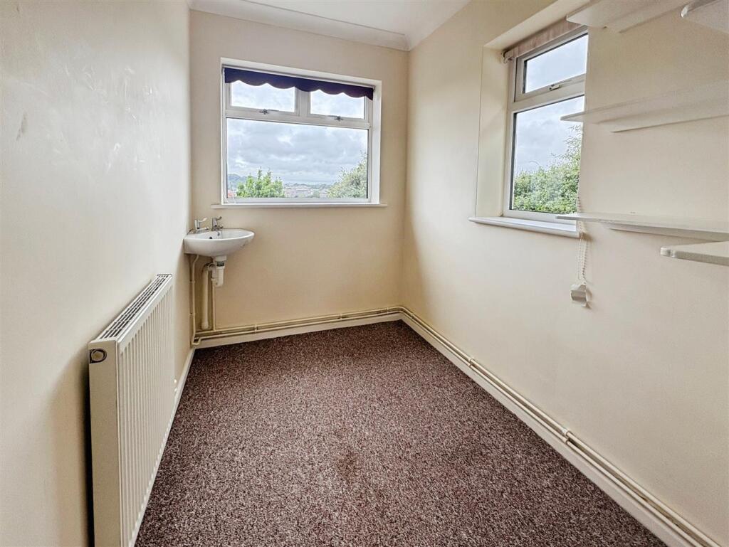 Bedroom 3 office.jpg
