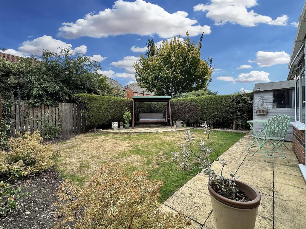 Beautifully Maintained Garden 680