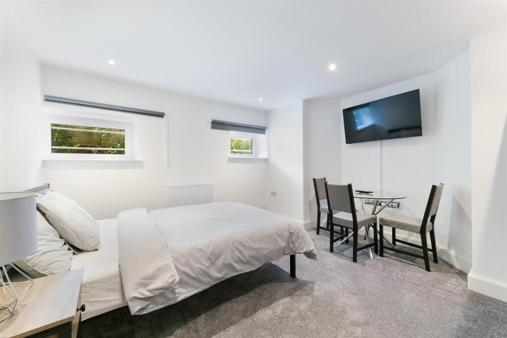 LYNWOOD OAKS, FLAT - (8).jpg