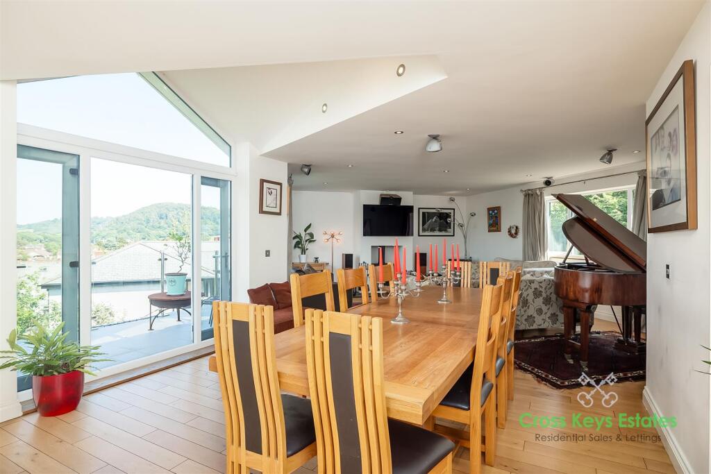 Sitting, Dining &amp; Entertaining Room