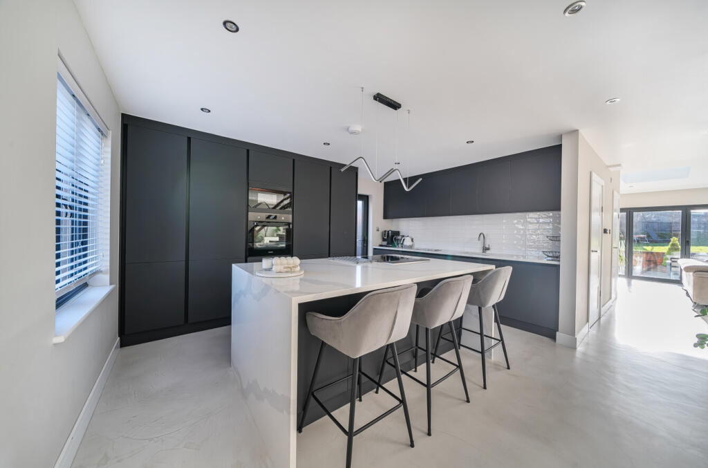 1396049-8-695e624...