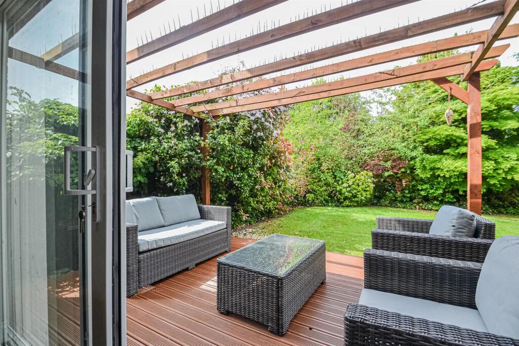 Pergola &amp; Rear Garden