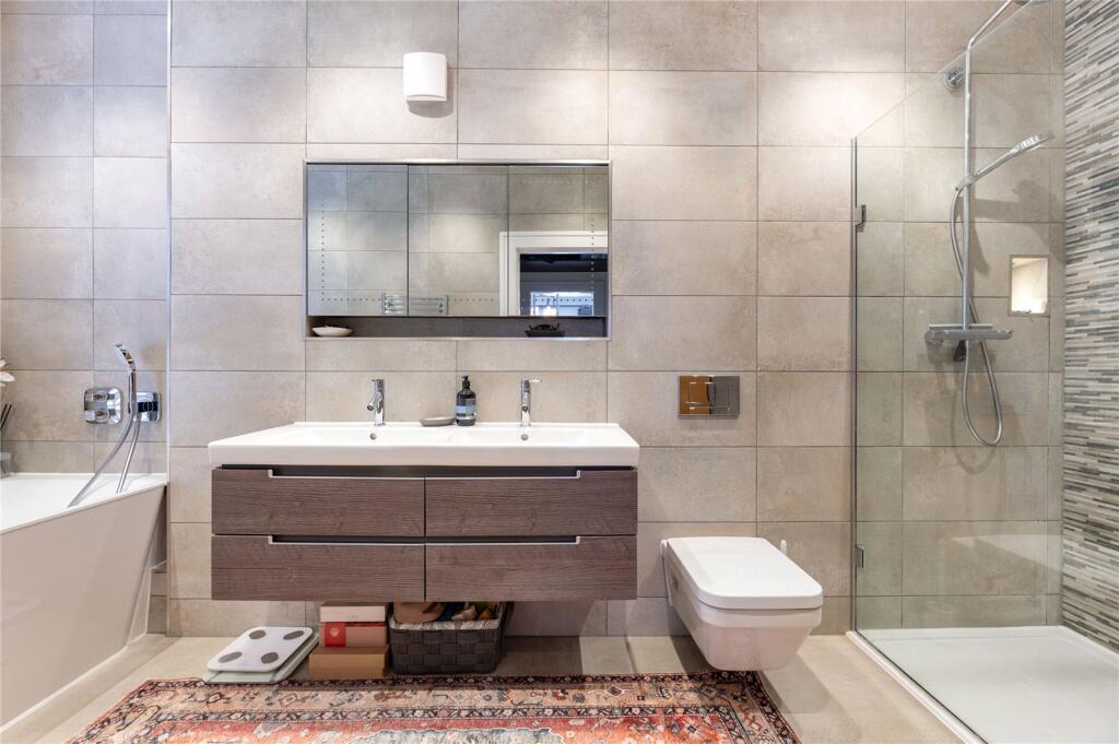 Master En-Suite