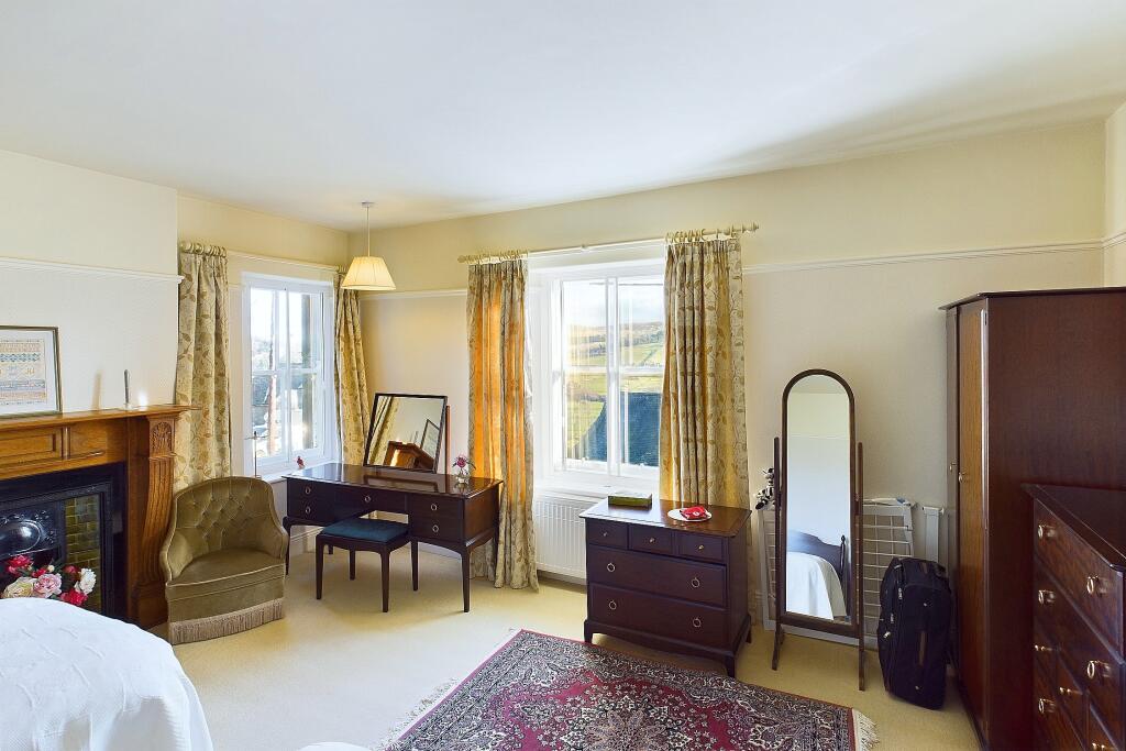 CAM04201G0-PR0053-STILL035