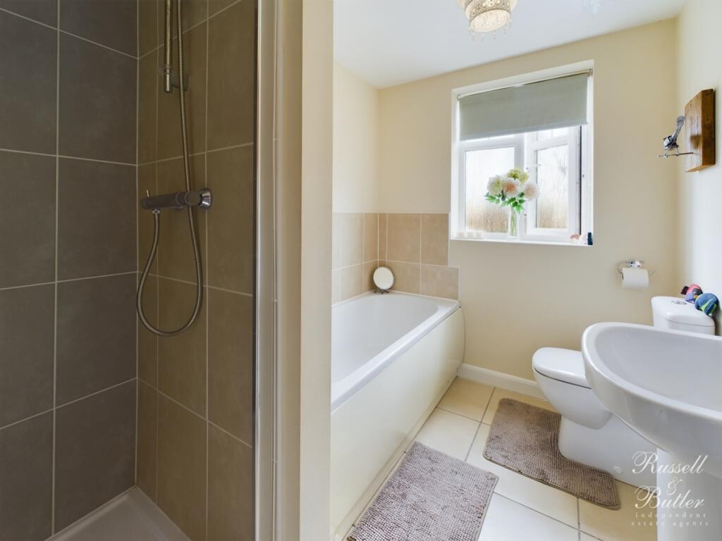 CAM02127G0-PR0034-STILL004