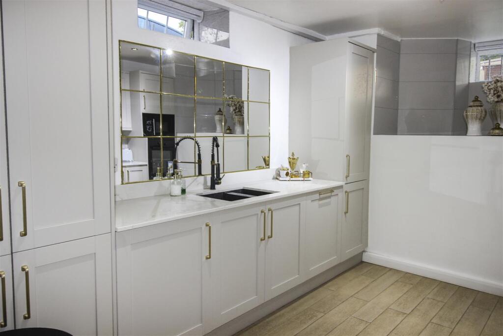 Utility Room/ Kitchen
