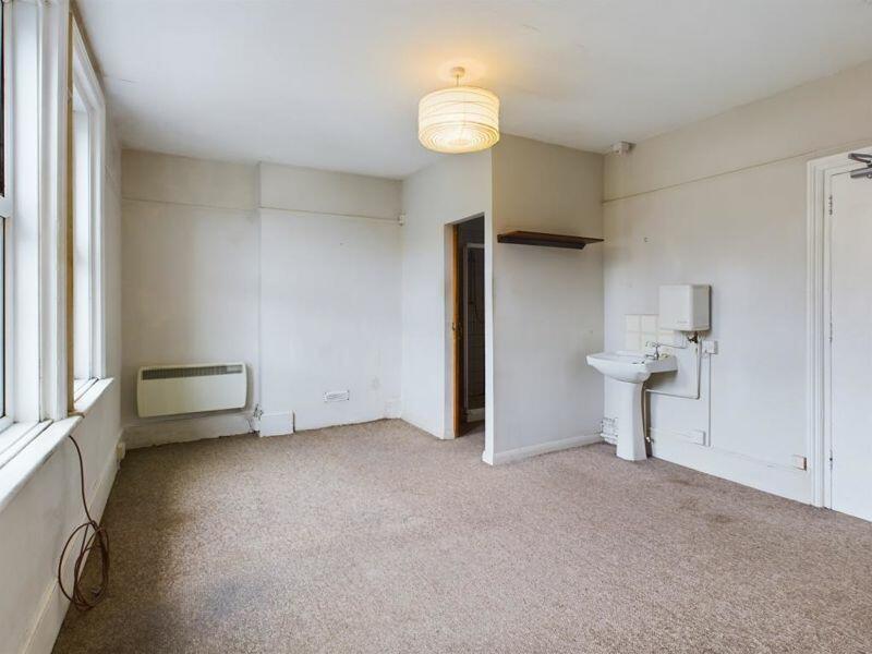 Middle floor Bedroom