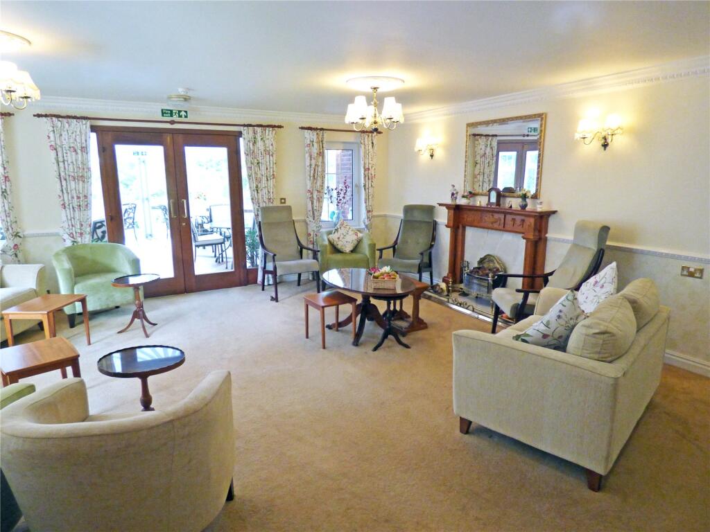 COMMUNAL LOUNGE