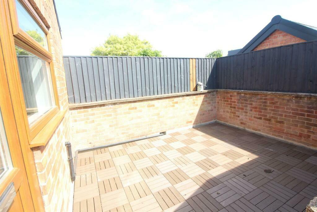 Roof Terrace 2.jpeg