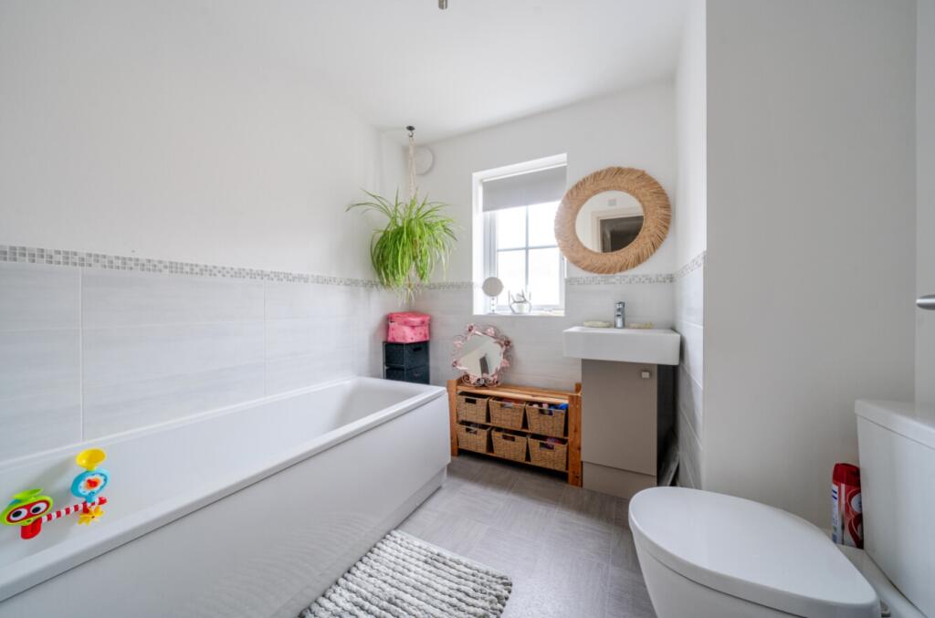 1289976-4-6825b6754183c-ARW