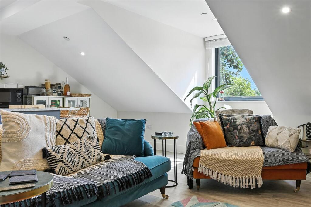 Reception/Kitchen/Diner