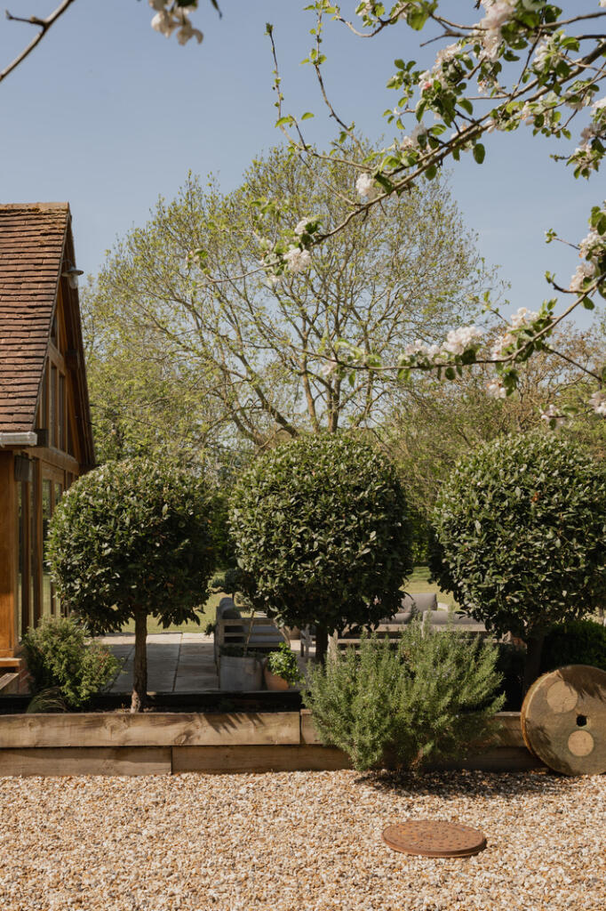 280880 - Nine Elms, Ringshall (exteriors)-6-2.jpg