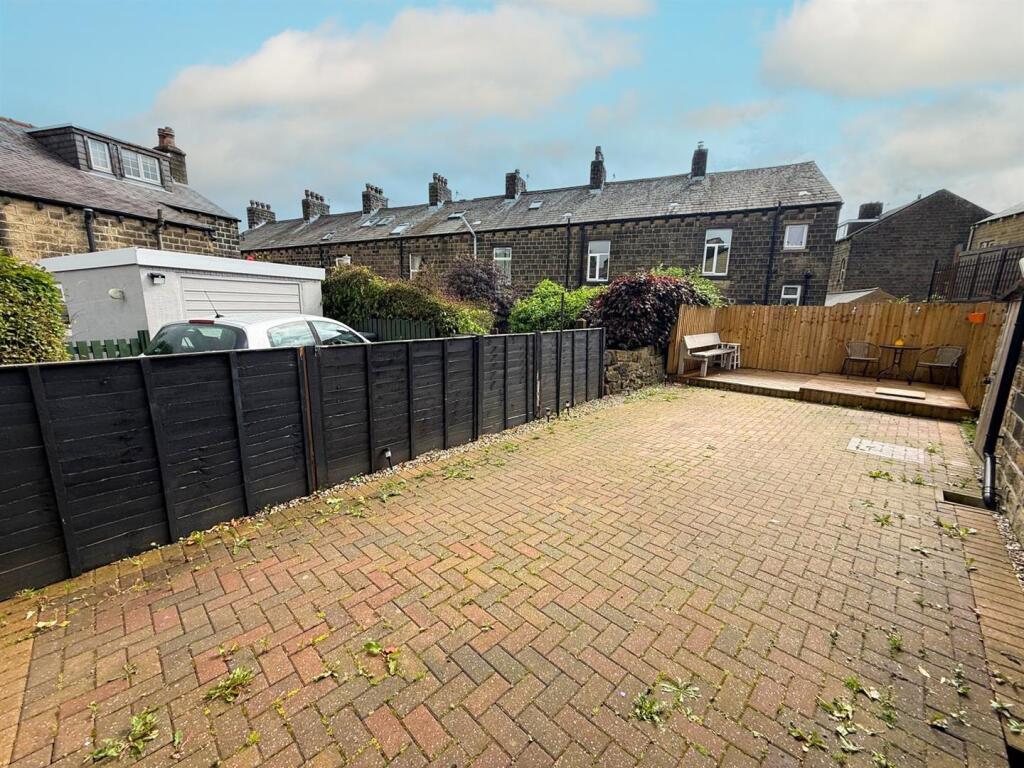 Two bedroom end terrace in Steeton (17).jpg