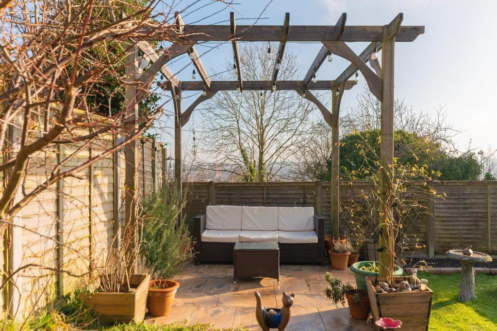 2Q6RKE - External H.jpg