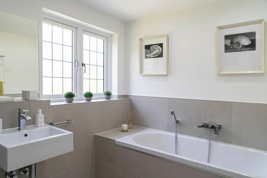 En-suite to Bedroom 2
