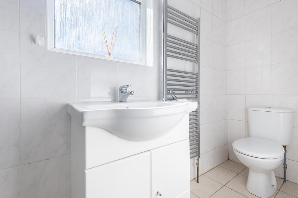 ENSUITE SHOWER ROOM