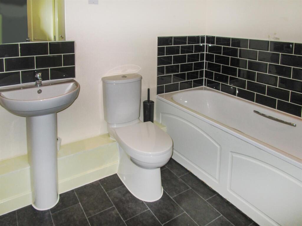 bathroom (2).jpg