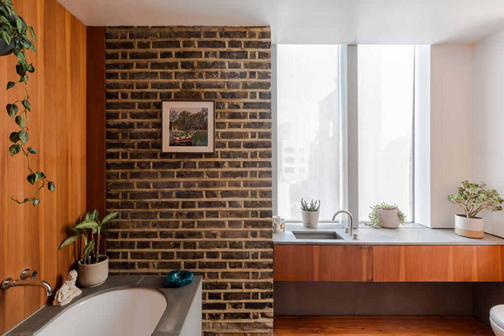 270675 - 6A Basing Court-9.jpg