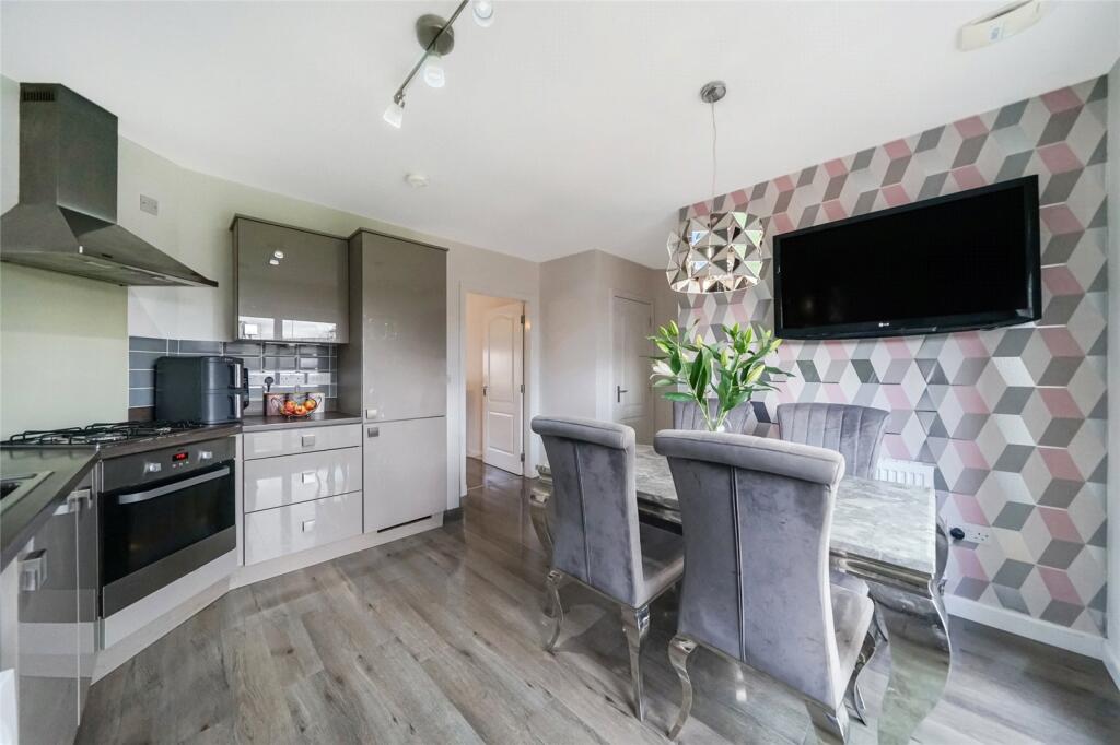 Kitchen/ Dining Area